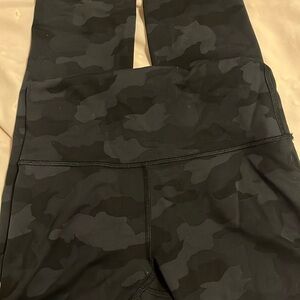 Black camo, Lululemon leggings